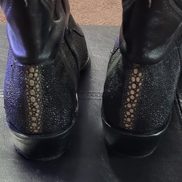 Size 11 color black - Picture 7 of 7